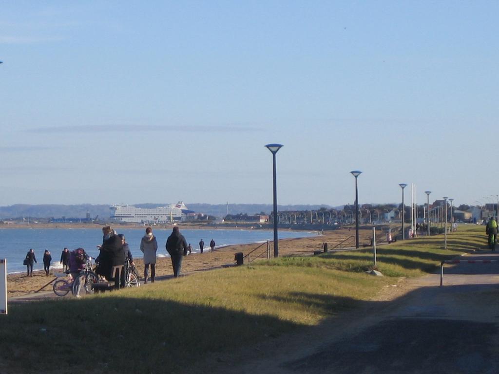 Le Canada Hermanville-sur-Mer ภายนอก รูปภาพ